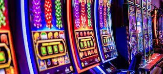 Dealer langsung meja roulette di studio toto.macau dengan kualitas HD